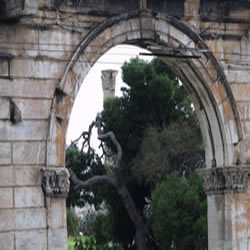 Hadrians Arch from another angle