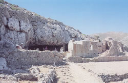 Arkoudospilia cave entrance