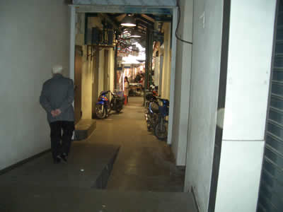 this is the entrance for hipster on aeolou st just parallel