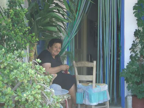 lady   on main street to kastro