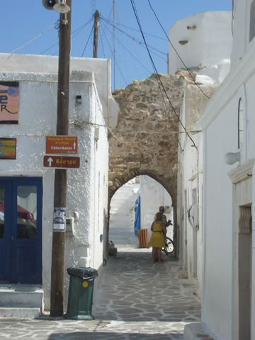 square around corner from kastro