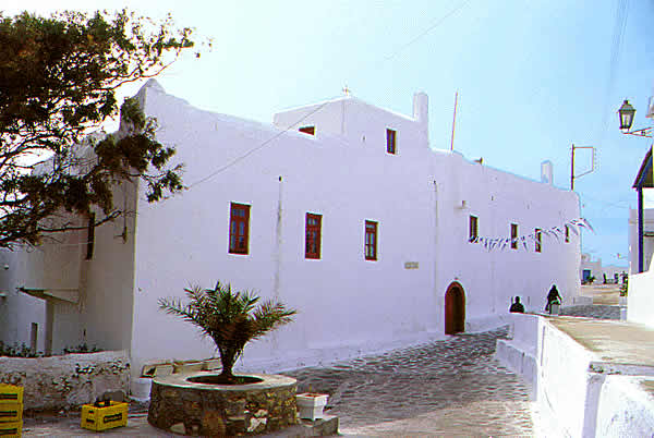 a large building