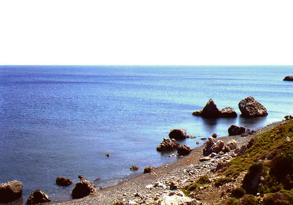 a rocky shore line