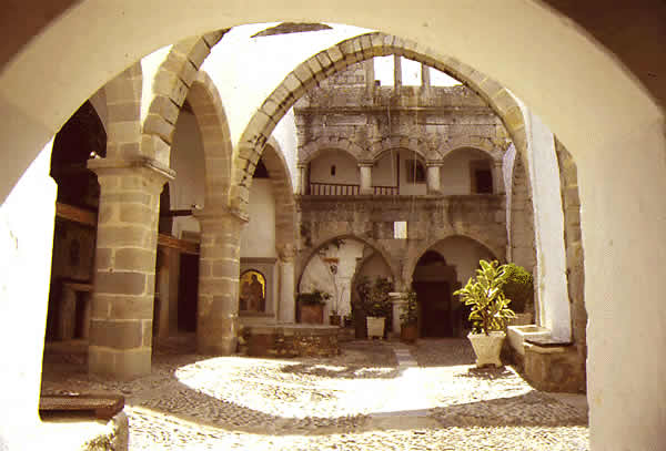 arches of the old town