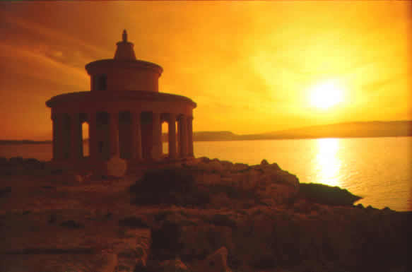 sunrise over monument