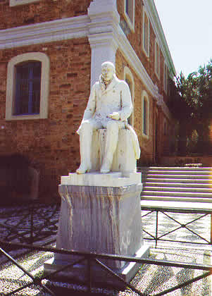 satue of benefactor